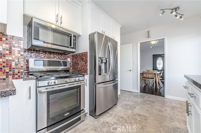 Detail Gallery Image 10 of 21 For 2750 Fanwood Ave, Long Beach,  CA 90815 - 3 Beds | 3 Baths