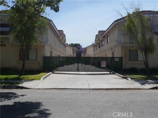 20818 Seine Avenue Lakewood, California Located at 20812 - 20818 Seine Avenue in the city of Lakewood, the property consists two (2) adjacent parcels that conjointly constitute a 27,459 SF lot. Situated on each parcel are two (2) tandem four (4) unit buildings which collectively combine to make up the 16,652 SF sixteen (16) unit property. Constructed like townhouses, there are twelve (12) – 2 bedroom configuration units (difference is number of bathrooms) and four (4) – 3 bedroom / 2.5 bathroom units. Each of the units have an attached direct access private 2-car garage, laundry hooks-ups, central AC, private balcony, and are two-story.