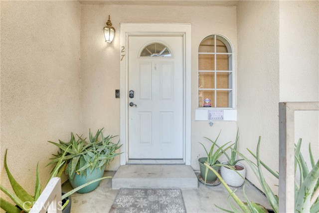 Detail Gallery Image 3 of 26 For 2791 Stearns St #27,  Simi Valley,  CA 93063 - 3 Beds | 2/1 Baths