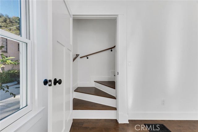 Detail Gallery Image 15 of 36 For 6117 Glen Holly St, Los Angeles,  CA 90068 - 2 Beds | 2 Baths