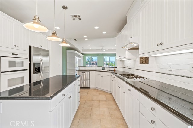 570 Olazabal Drive, Hemet CA: https://media.crmls.org/medias/bc2e1e62-03b4-4d17-8825-f081feca6843.jpg