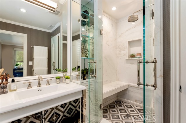 302 W Carter Avenue, Sierra Madre CA: https://media.crmls.org/medias/bc2ea2b7-3776-4b0f-a3bd-f2b277b51c1c.jpg