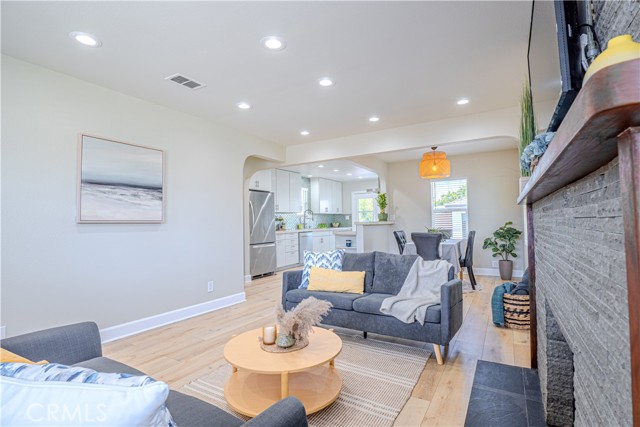 Detail Gallery Image 12 of 38 For 417 E 44th Way, Long Beach,  CA 90807 - 3 Beds | 2 Baths