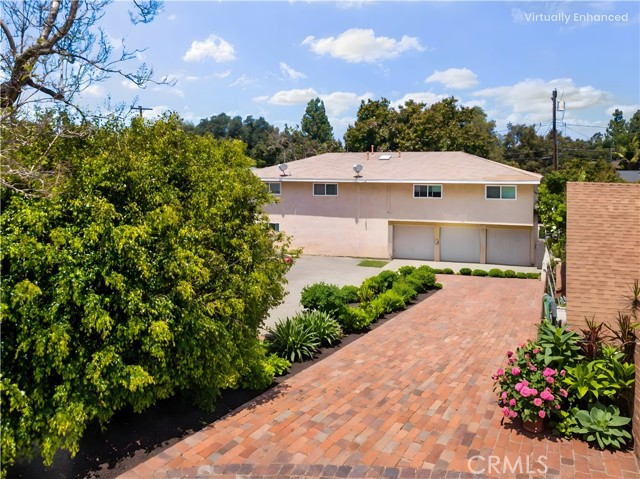 1003 W Myrtle Street, Santa Ana CA: https://media.crmls.org/medias/bc2fc584-46fa-4a4c-b04a-2f298de32b66.jpg