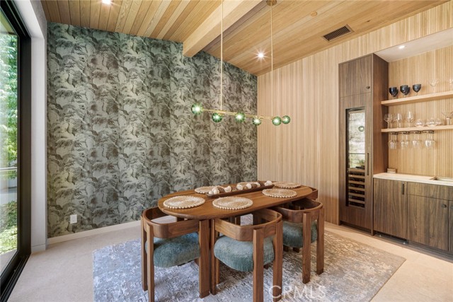 702 Diamond, Laguna Beach CA: https://media.crmls.org/medias/bc302f35-fcf7-4236-9f06-41fde67d00b2.jpg