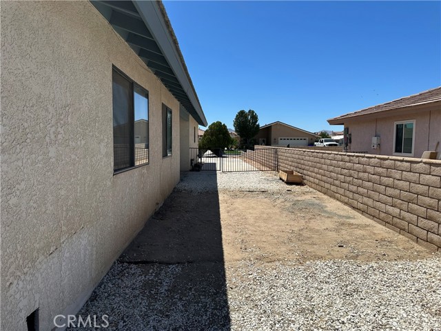 14572 Lighthouse Lane, Helendale CA: https://media.crmls.org/medias/bc305161-b097-4c08-a16d-725c1ec688c8.jpg
