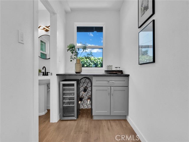 Detail Gallery Image 7 of 22 For 10050 Gloria Ave, Granada Hills,  CA 91343 - 3 Beds | 2/1 Baths
