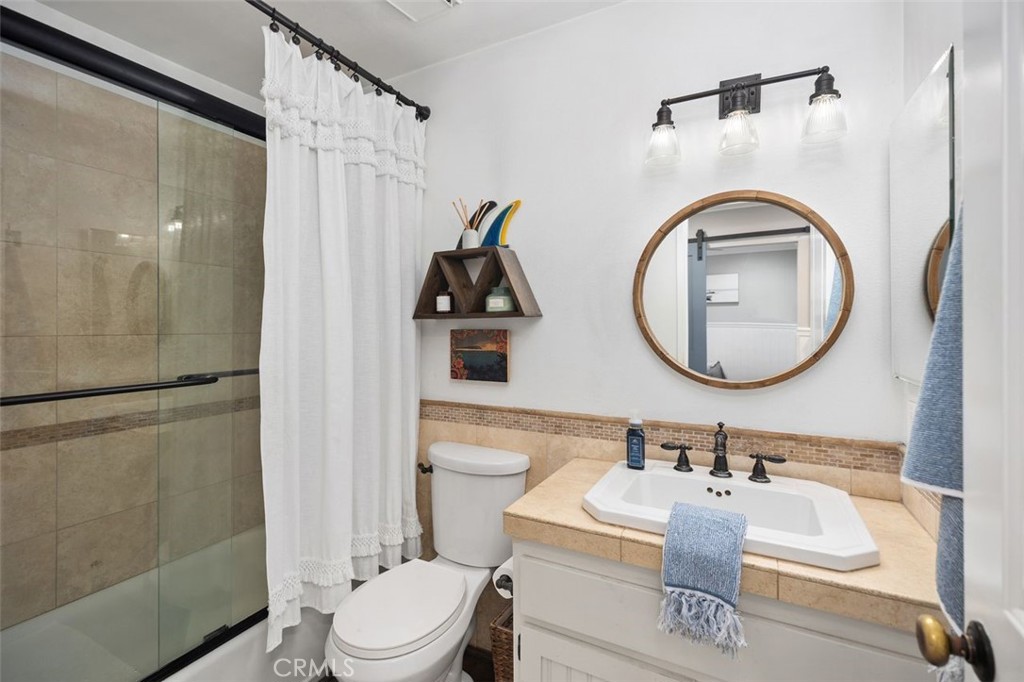 MLS #OC25101068 img 21