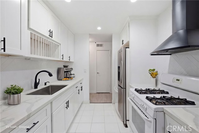 Detail Gallery Image 5 of 24 For 700 W La Veta #C7,  Orange,  CA 92868 - 2 Beds | 2 Baths