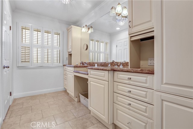 22718 Town Crier Road, Calabasas CA: https://media.crmls.org/medias/bc31d456-e0a0-41c3-bf0b-92316ec9e4d8.jpg