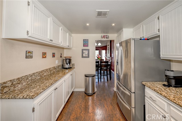Detail Gallery Image 9 of 47 For 20419 Kesley St, Canyon Country,  CA 91351 - 6 Beds | 3 Baths