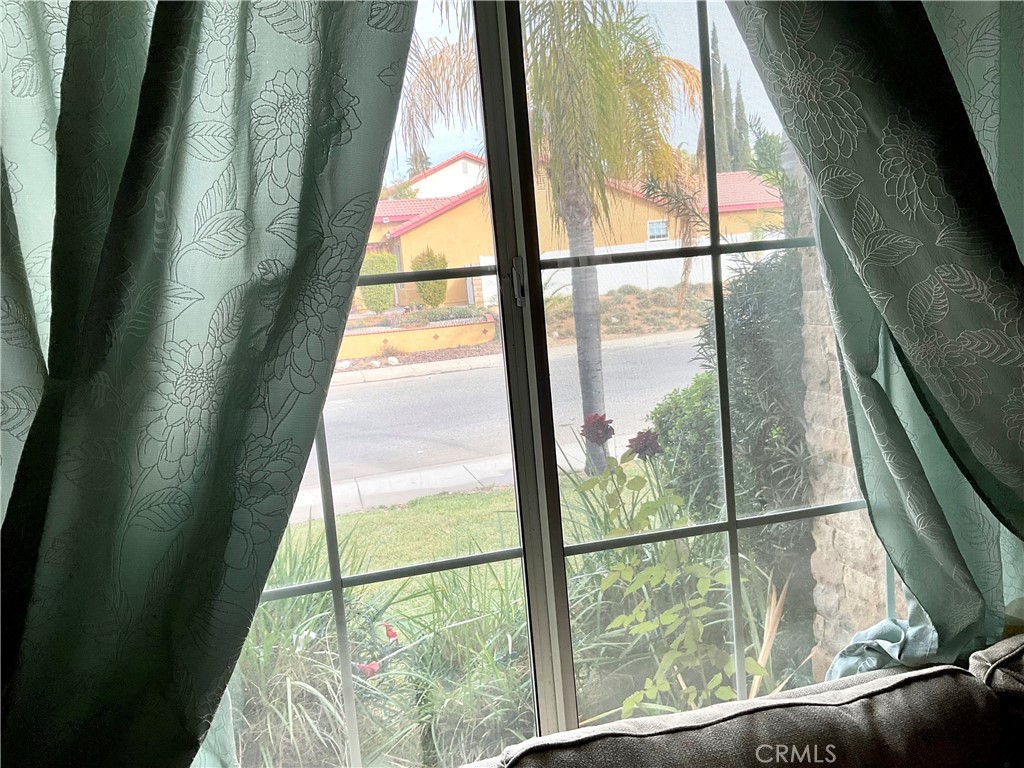 https://media.crmls.org/medias/bc31f0b7-3da0-440d-bccf-9a5313bf4214.jpg?preset=X-Large