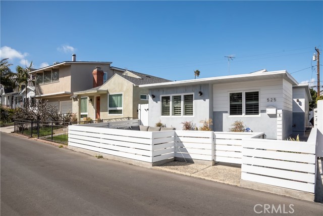 525 21st St, Manhattan Beach, California 90266, 3 Bedrooms Bedrooms, ,1 BathroomBathrooms,Residential,For Sale,21st St,SB25020966