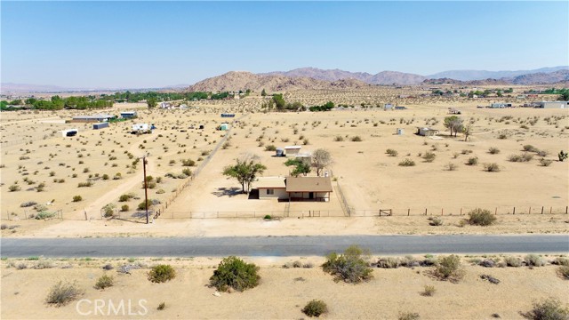 24254 Yucca Loma Road, Apple Valley CA: https://media.crmls.org/medias/bc322755-f6ad-411a-8ff1-d903b75e5fb2.jpg