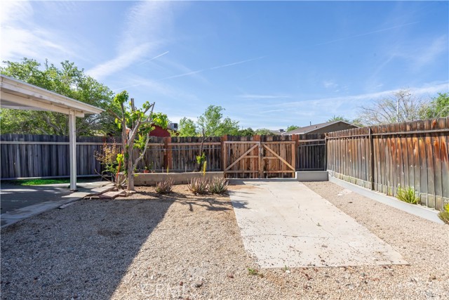 Detail Gallery Image 9 of 25 For 37255 E 28th, Palmdale,  CA 93550 - 3 Beds | 2 Baths