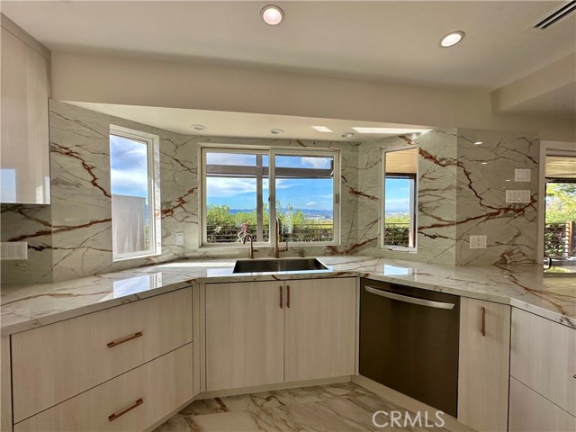 1716 Via La Paz, Burbank CA: https://media.crmls.org/medias/bc32e9af-c7d3-42ff-801c-11701861749f.jpg