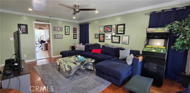 Detail Gallery Image 2 of 26 For 4870 W 130th St, Hawthorne,  CA 90250 - 3 Beds | 2 Baths
