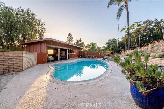 4899 Glenwood Drive, Riverside CA: https://media.crmls.org/medias/bc33c890-b850-4482-a5c4-8a8444c82f62.jpg