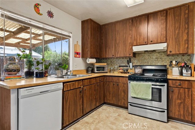 4271 Baggett Drive, Riverside CA: https://media.crmls.org/medias/bc34b96f-0f22-4acd-b095-7be223cb2e60.jpg
