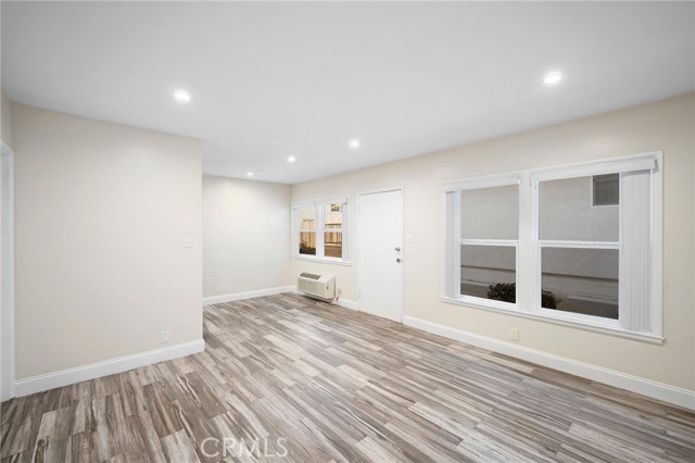 Detail Gallery Image 2 of 15 For 2930 Fairmount Ave #B,  La Crescenta,  CA 91214 - 1 Beds | 1 Baths