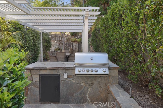 6137 Paseo La Vista, Woodland Hills CA: https://media.crmls.org/medias/bc3566fe-8c90-4664-bb91-36b67be93fcf.jpg