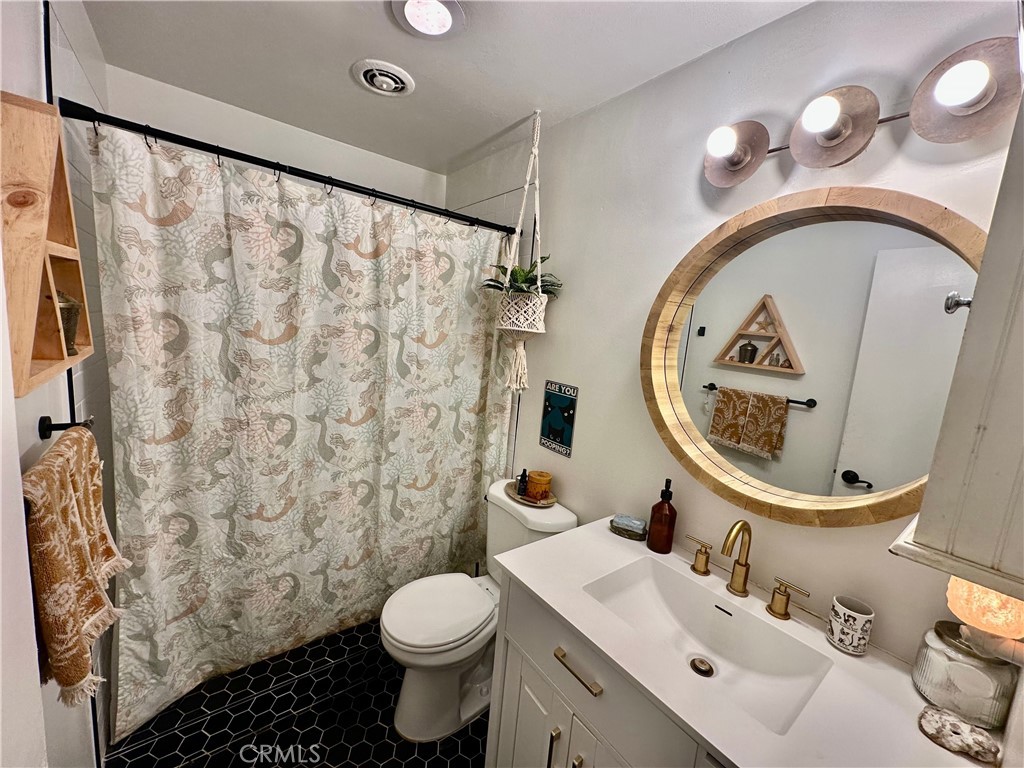 https://media.crmls.org/medias/bc3633a2-1233-475f-8694-e7066998d9b1.jpg?preset=X-Large