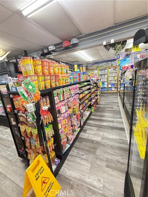 3738 S Cherry Avenue, Fresno CA: https://media.crmls.org/medias/bc370b15-e7ea-4044-a2e4-36af1bd2c992.jpg