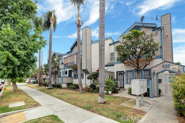 533 Walnut Avenue, Long Beach CA: https://media.crmls.org/medias/bc372ba4-840d-401a-8e83-39aa47db00e4.jpg