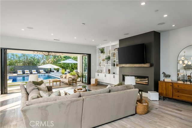 Detail Gallery Image 3 of 64 For 2318 Vista Grande, Vista,  CA 92084 - 5 Beds | 4 Baths