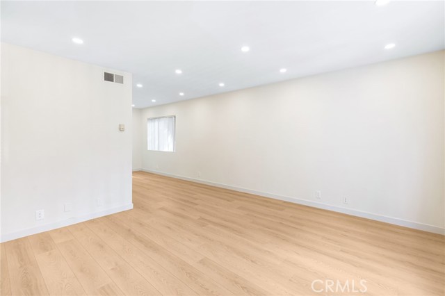 Detail Gallery Image 9 of 18 For 333 Riverdale Dr 1a,  Glendale,  CA 91204 - 2 Beds | 1/1 Baths