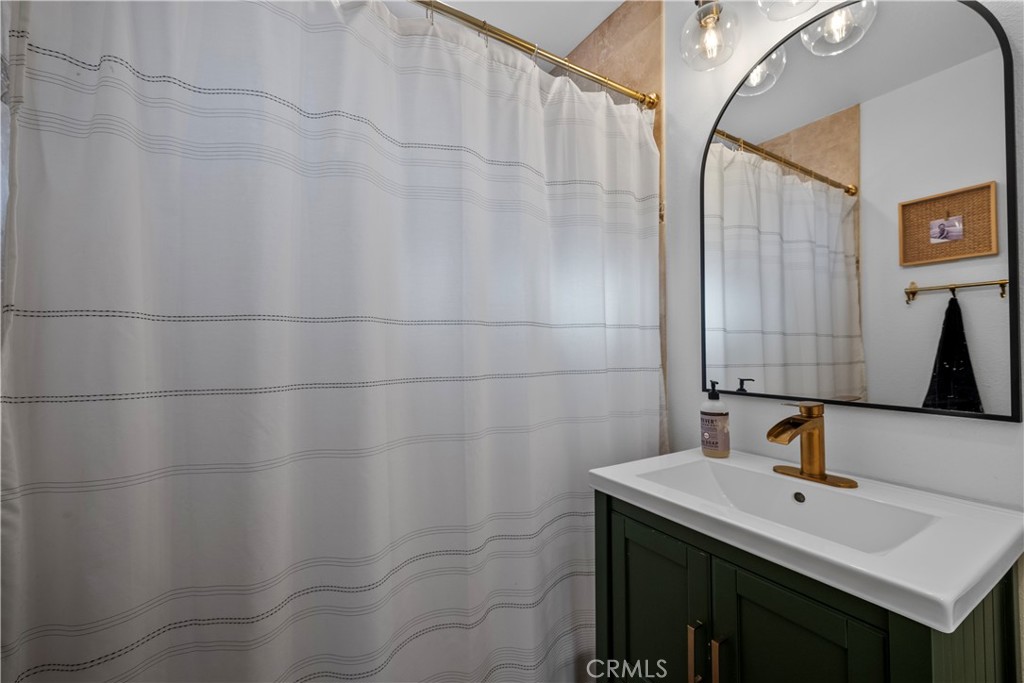 https://media.crmls.org/medias/bc38637f-db73-40f8-8242-9146f90111be.jpg?preset=X-Large