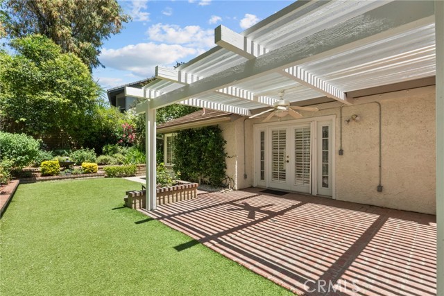 25383 Fortuna Drive, Valencia CA: https://media.crmls.org/medias/bc387fc7-4229-42c2-a2d8-d86a5c9ddb1c.jpg
