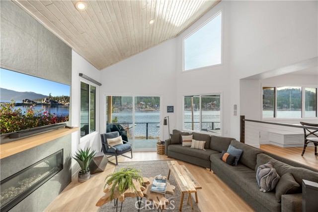 Detail Gallery Image 4 of 35 For 38994 Willow Landing, Big Bear Lake,  CA 92315 - 4 Beds | 3 Baths