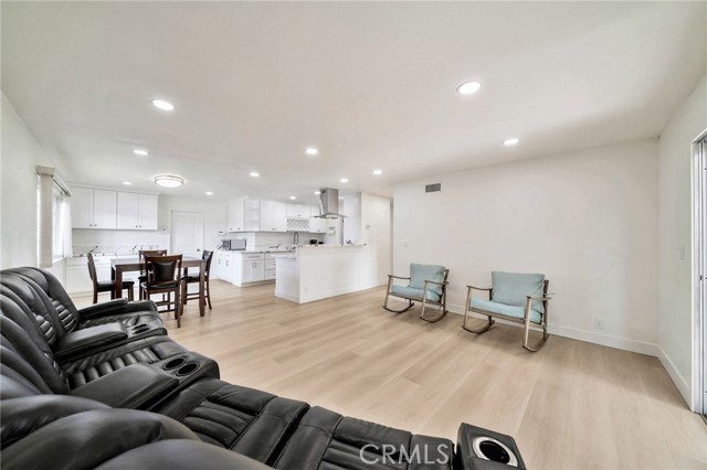 17121 Granada Lane, Huntington Beach CA: https://media.crmls.org/medias/bc39a57d-0afe-46bf-8e9a-f73334741e06.jpg