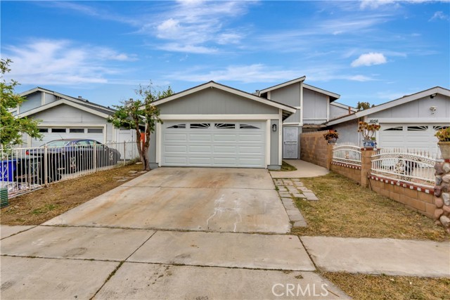 Detail Gallery Image 2 of 37 For 16152 Orange Ct, Fontana,  CA 92335 - 3 Beds | 2 Baths