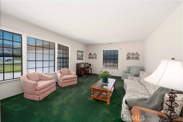 750 E Mountain View Avenue, Glendora CA: https://media.crmls.org/medias/bc3a8c27-d278-4705-9d93-bab925e47e6f.jpg