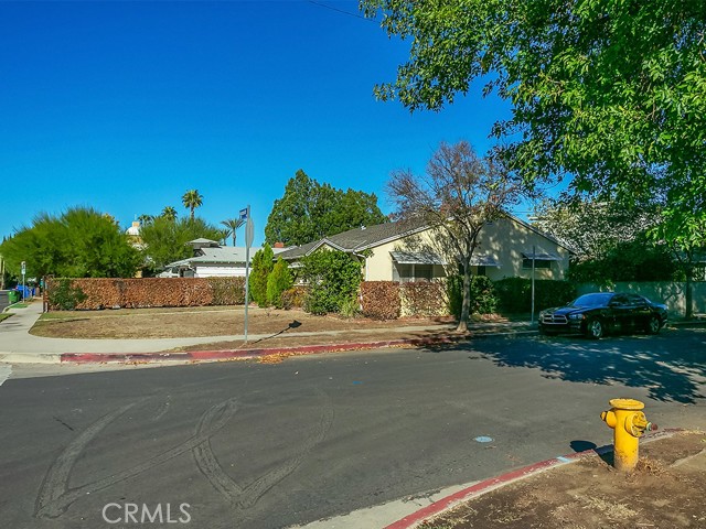 7102 Mammoth Avenue photo 5
