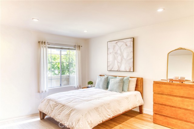 5510 Owensmouth, 218 photo 7