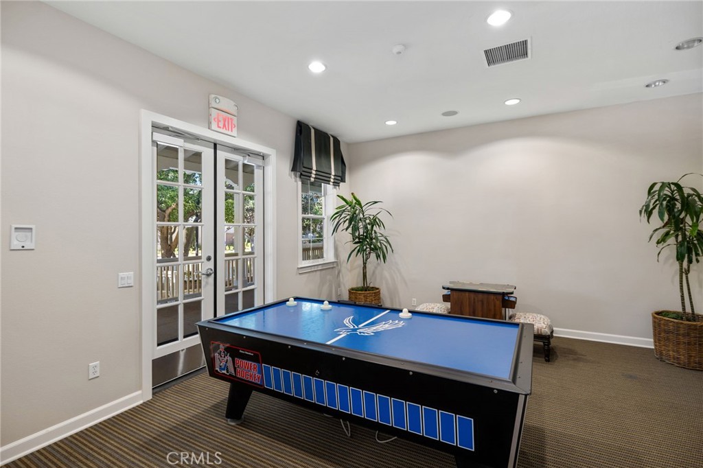 https://media.crmls.org/medias/bc3bc08b-2410-4b21-8292-7fd3729050cd.jpg?preset=X-Large