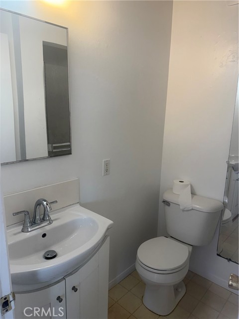 Detail Gallery Image 7 of 9 For 1943 Loma Dr, Hermosa Beach,  CA 90366 - 2 Beds | 1 Baths