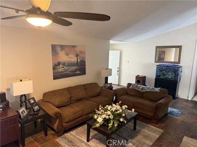 Detail Gallery Image 3 of 8 For 914 W 59th St, San Bernardino,  CA 92407 - 3 Beds | 2 Baths
