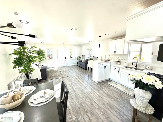 Detail Gallery Image 8 of 17 For 10816 Willowbrook, Los Angeles,  CA 90059 - 4 Beds | 2 Baths