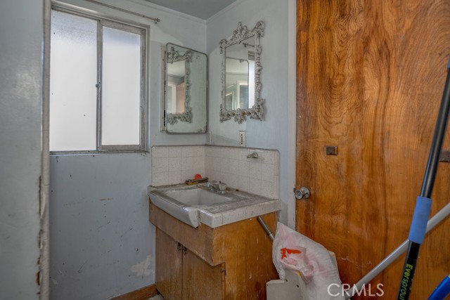 Detail Gallery Image 21 of 31 For 4715 Frieda Dr, Los Angeles,  CA 90065 - 3 Beds | 3 Baths