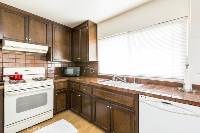 205 Lucia Avenue, Redondo Beach, California 90277, 7 Bedrooms Bedrooms, ,3 BathroomsBathrooms,Residential,Sold,Lucia,SB17052115