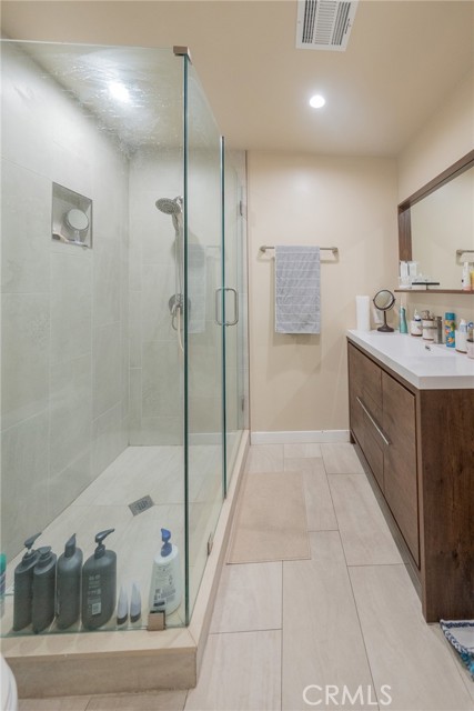 9720 Hayvenhurst photo 19