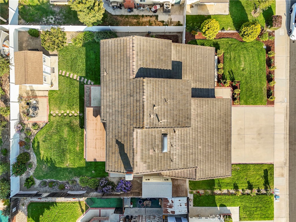 https://media.crmls.org/medias/bc412d9e-9225-4a56-a432-082384f4309e.jpg?preset=X-Large