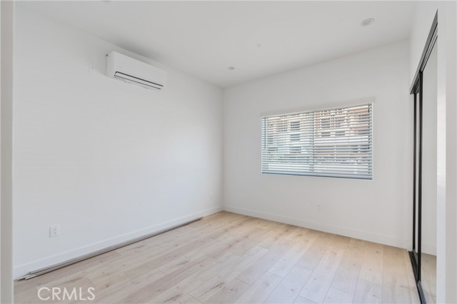 Detail Gallery Image 6 of 7 For 11140 Woodley Ave #1/4,  Granada Hills,  CA 91344 - 1 Beds | 1 Baths