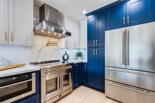 Detail Gallery Image 4 of 74 For 11919 Mayfield, Los Angeles,  CA 90049 - 3 Beds | 3 Baths