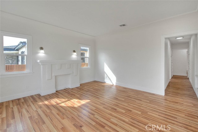 547 W 106th Street, Los Angeles CA: https://media.crmls.org/medias/bc44ae19-ec04-4b2a-a32d-985fadebec90.jpg