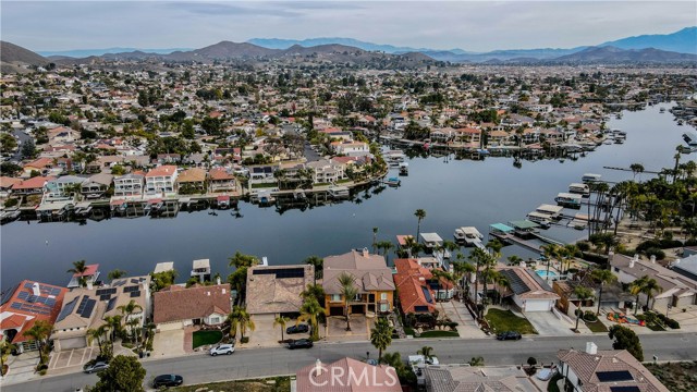 23180 Gray Fox Drive, Canyon Lake CA: https://media.crmls.org/medias/bc44c6e6-c102-48ed-9289-846b236dc3eb.jpg